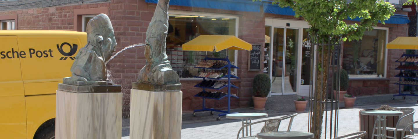 'Der Schalkbrunnen', gestaltet von Rainer Stoltz, soll zum Nachdenken anregen.