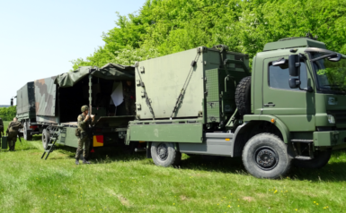 Das Bild zeigt die Vorbereitungen auf dem Stanortübungsplatz in Walldürn für die Vorführungen des Logistikbataillons 461 für die Besucher des Standortbiwaks. 