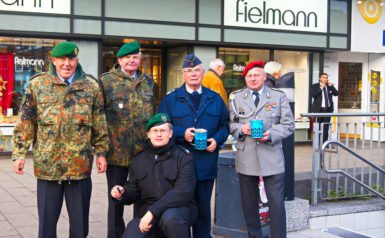 Veranstaltung: 23.11.2013, RK Sanitätsdienst, Glühweinausschank in Wandsbek + Spendensammlung Volksbund 