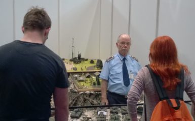 Uwe Christiansen, RAG Vorsitzender führt Gespräche mit Besucher am Stand in Leipzig. 