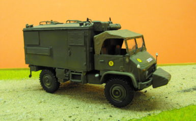 Unimog 404 GL runde Haube, mit Funkkabine, mit Seilwinde, 2 to, 1:35 