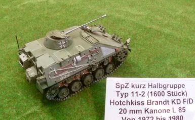 Spz kurz Halbgruppe Typ 11-2, Hotchkiss Nachbau von Klöckner-Deutz 1958 bis 19780, mit 20 mm Kanone. 1:35 