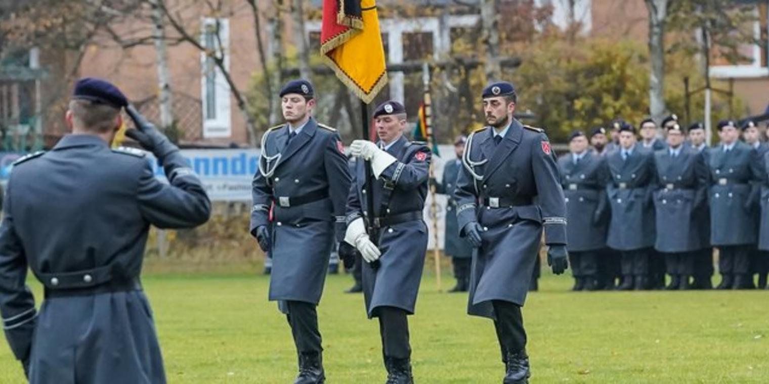 Mehr als 200 Rekruten in Hambuehren