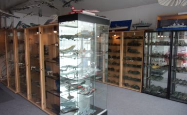 Vitrine für Flugmodelle 1:32 