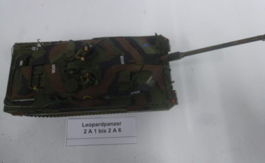 Kampfpanzer Leopard 2 A6 M, 10 Panzer mit zusätzlichen Minenschutz nachgerüstet. 1:35 