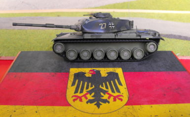 Leopard 1 A 2, nach zehljähriger Bauzeit 2400 Kampfpanzer in verschiedenen Baulosen entstanden, Waffenstabilisierungsanlage, stärkerer Panzerschutz, am Gussturm, 43 t, 1:35Leopard 1 A..., 