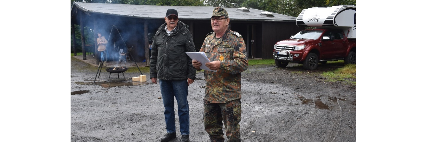 Obergefreiter d. R. Klaus-Dieter Wolff erhielt durch den Kreisvorsitzenden die Dankesurkunde für 15jährige Mitgliedschaft im Verband der Reservisten der Deutschen Bundeswehr e. V.