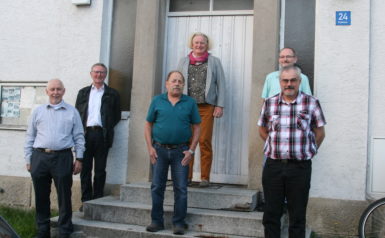 2021-09-19 Nachwahl in Mietraching - Kreisvorsitzender Franz Domke mit Fritz Renkl und Gerhard Mindt, dahinter Josef König und der nachgewählte 1. Stellvertreter Hans-Jürgen Wandinger 