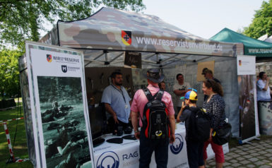 Info-Stand der Reserve Hamburg 