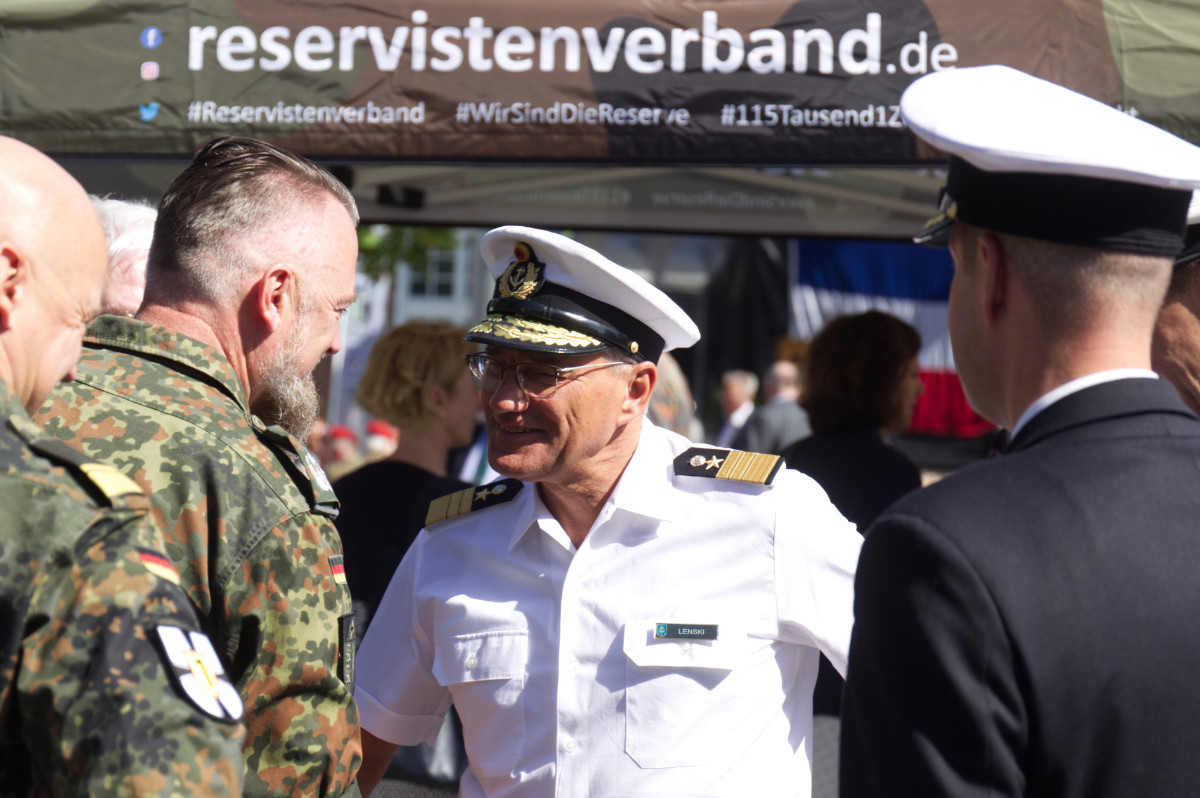 Vizeadmiral Frank Lenski und Dr.Marc Lemmermann