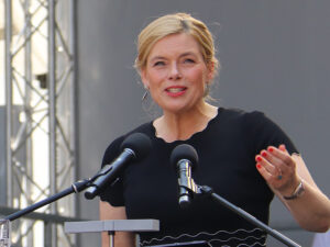 Bundestagspräsidentin Julia Klöckner beim Veteranentag in Berlin.
